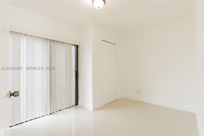 Building Photo - 6916 SW 110th Ave
