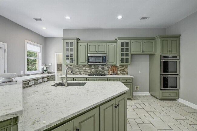 Building Photo - 12004 Mira Mesa Dr