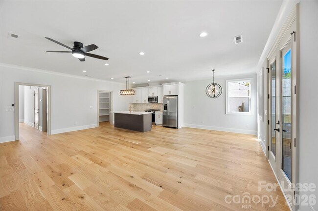Building Photo - 1329 Condon St