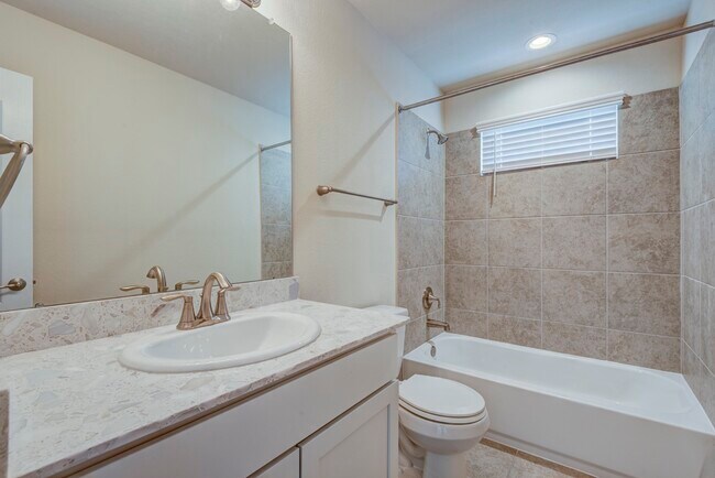 Building Photo - 173 Dina Ln