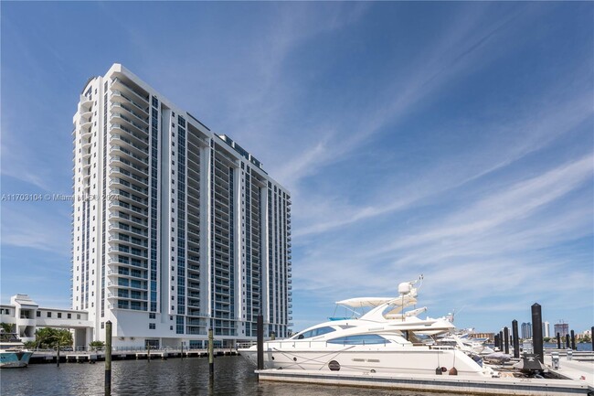 Building Photo - 17301 Biscayne Blvd