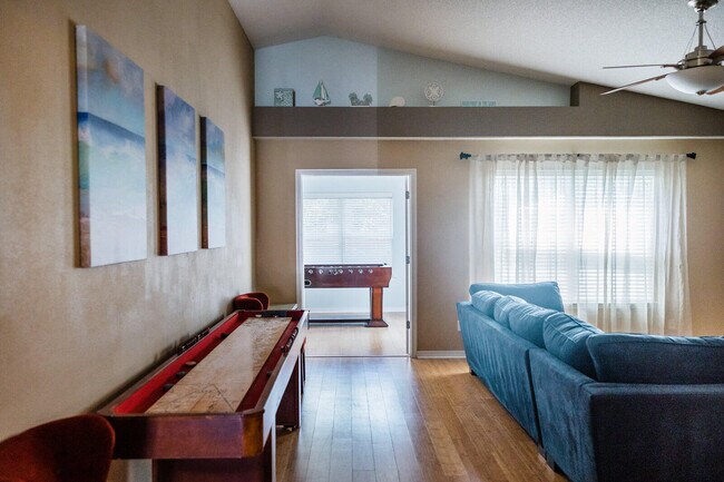 Building Photo - 2026 Catline Cir