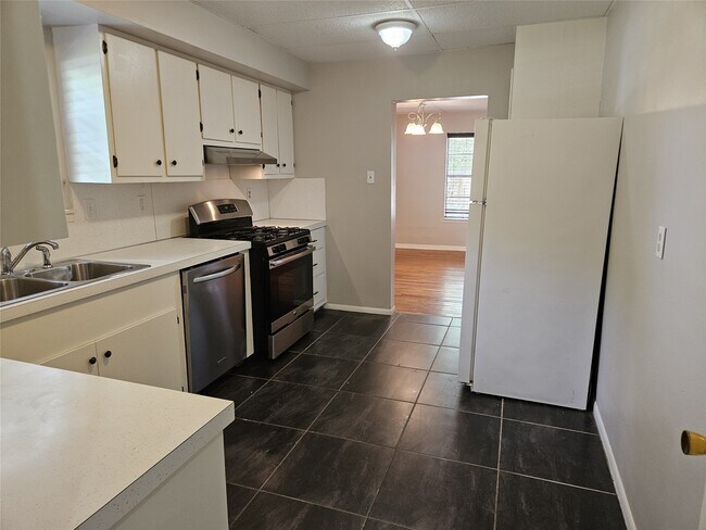 Building Photo - 109 Sunnyview Ave