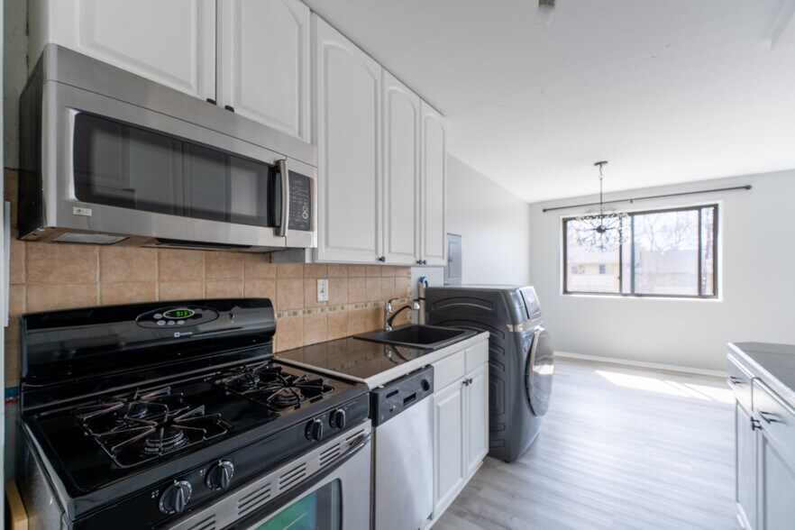 Building Photo - 8601 Manchester Rd