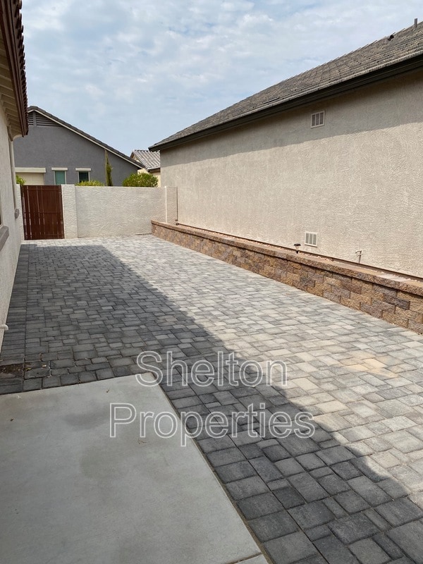 Building Photo - 2350 N Delaney Dr