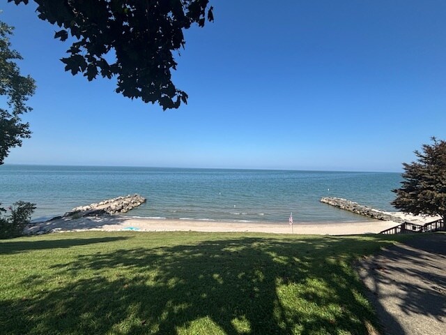 Building Photo - 1021 West Dr