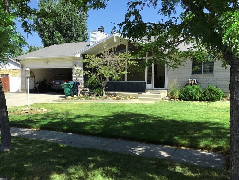 Building Photo - 1263 E Cedar View Dr