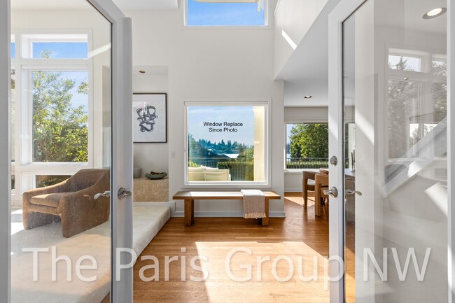 Building Photo - Stunning 3 Story Kirkland Water View Home ...