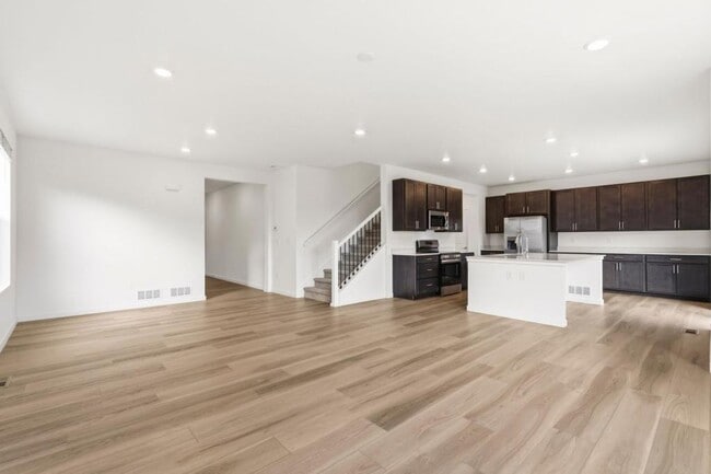 Building Photo - 4322 Fellows Dr