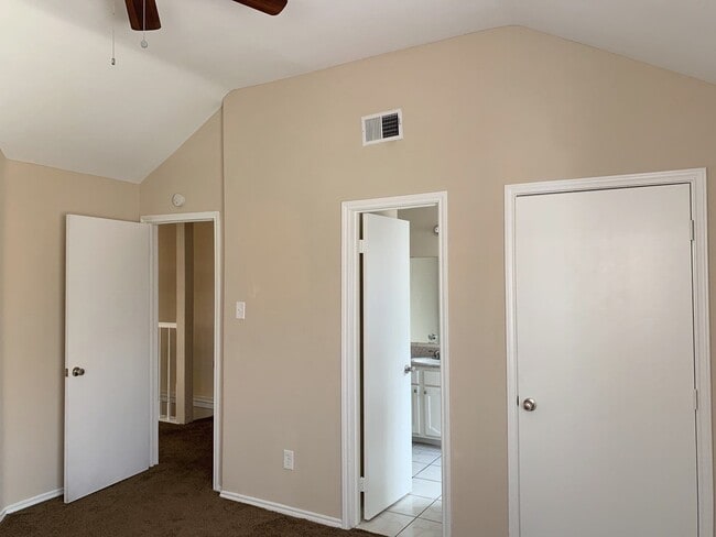 Building Photo - 5922 Cinnamon Creek Cir