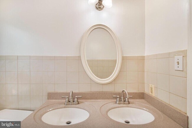 Building Photo - 13920 Wagon Way