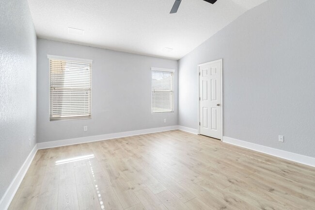 Building Photo - Gorgeous 3 bedroom, 2 bath home with a study near the Forum & Randolph AFB!