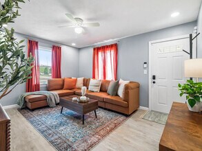 Building Photo - 1906 N Leavitt Rd