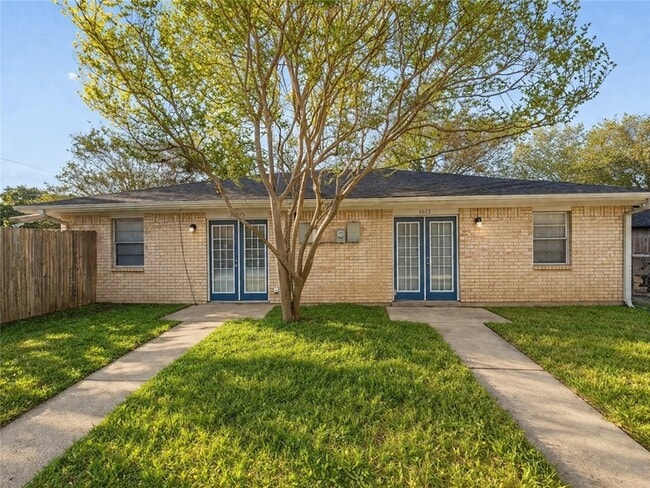 Building Photo - 1613 Southwest Pkwy