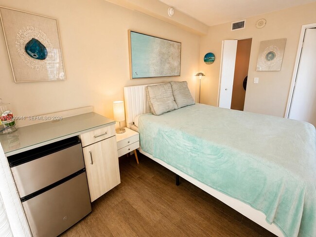 Building Photo - 200 Sunny Isles Blvd
