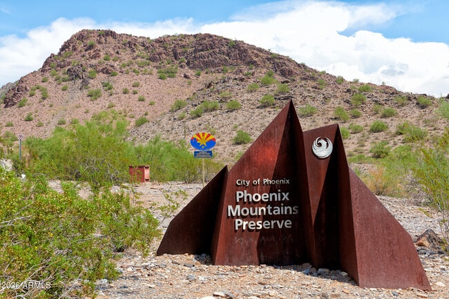 Building Photo - 2423 E Lincoln Cir