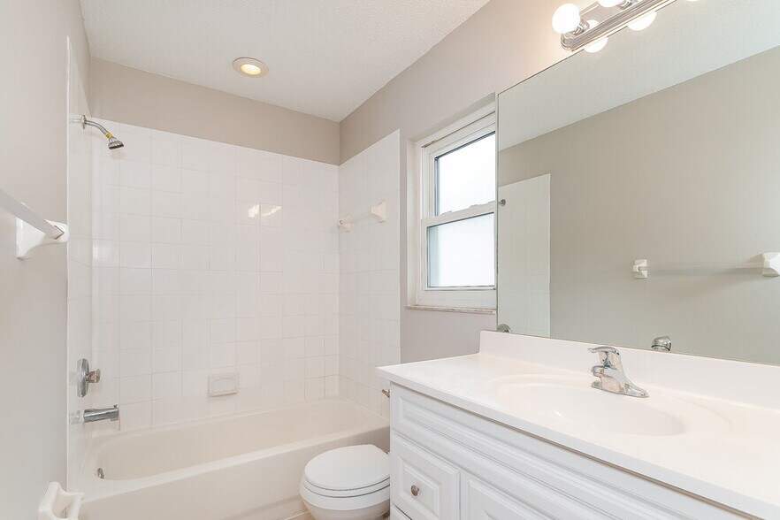 Building Photo - 3575 Chinaberry Ln