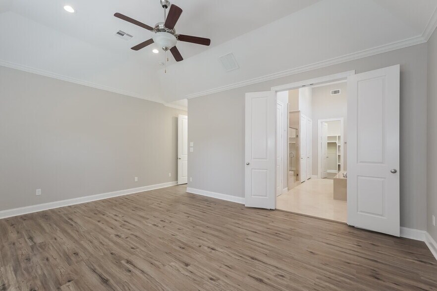 Building Photo - 8724 Kempwood Dr