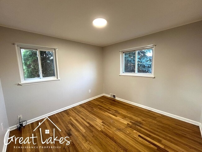 Building Photo - Cozy 3 Bedroom 1 Bathroom now available fo...