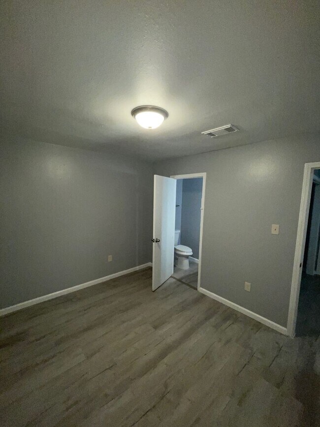 Building Photo - 1717 Jade Ave