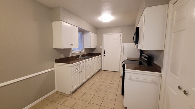 Building Photo - Spacious 2 bedroom in Balcones Heights
