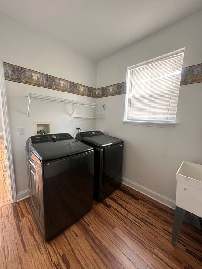 Building Photo - Move-In Ready 3Br 2Ba