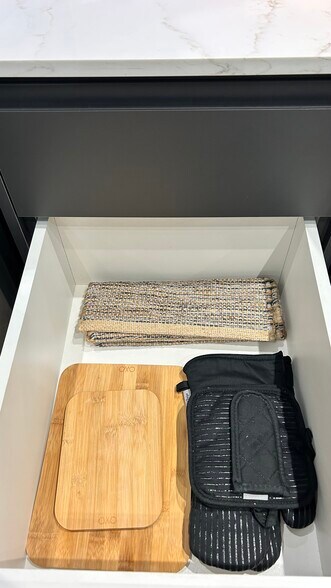 Building Photo - 6205 SE Circle St