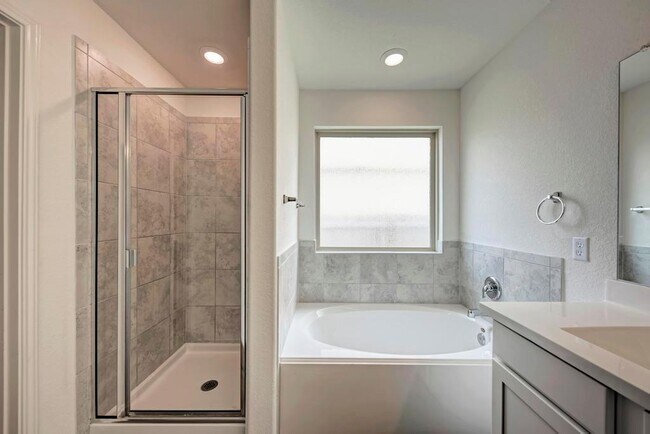Building Photo - 6513 Leonardo Cove