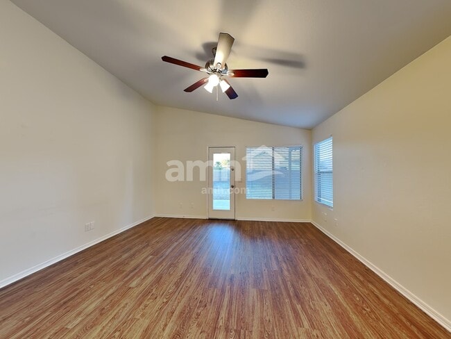 Building Photo - 2202 E Arabian Dr