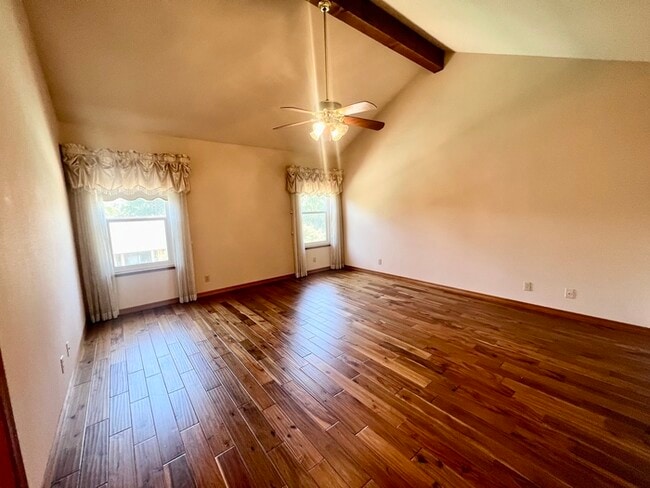 Building Photo - 1305 Manzano Way