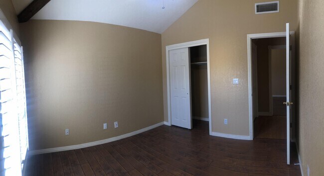 Building Photo - 556 Pinar Del Rio Dr