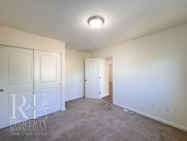 Building Photo - 4250 SE Horsehead Way