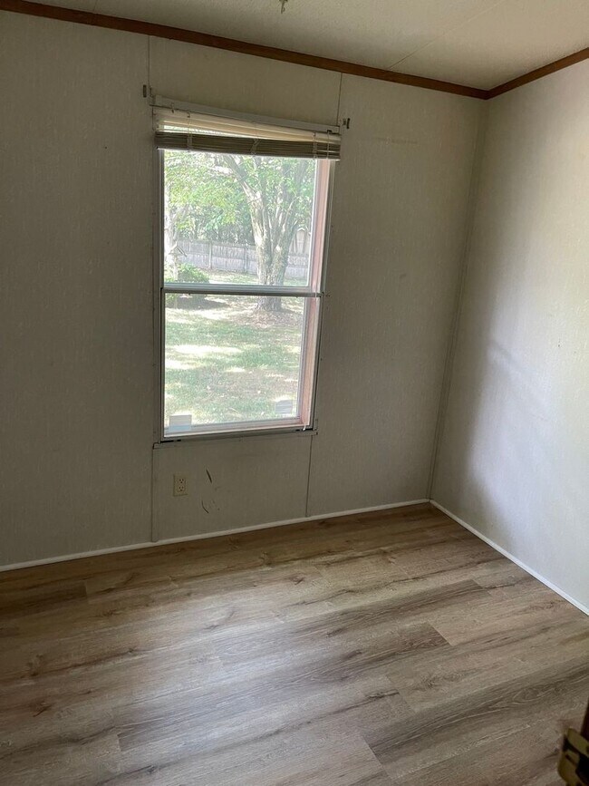 Building Photo - 3 bedroom home Fayetville PA!