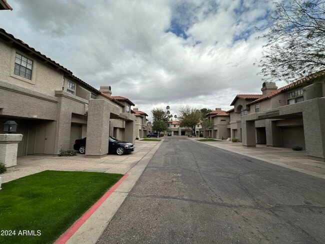 Building Photo - COMING SOON 2-Story Family Townhome in Sco...