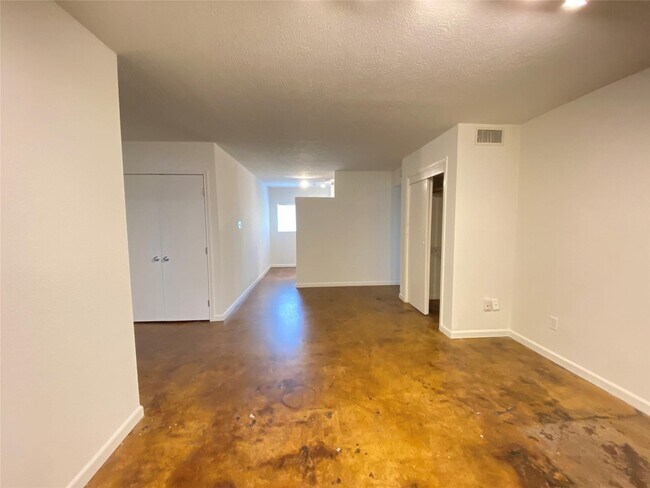 Building Photo - 1112 Lawrence St