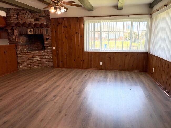 Building Photo - Rustic Spacious Home with Large Yard Boasting Timeless Character – 3 Bed, 2.5 Bath