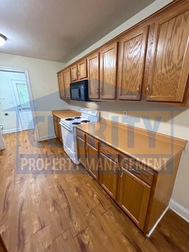 Building Photo - Great one level apartment in quiet location!