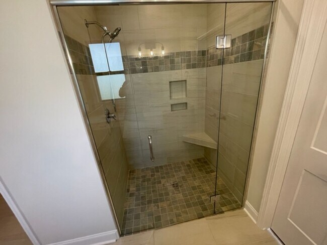 Building Photo - Vonore 37885 - 4 bedroom, 3 bath in Tellico Village - Contact Ed Johnson 865-924-5045