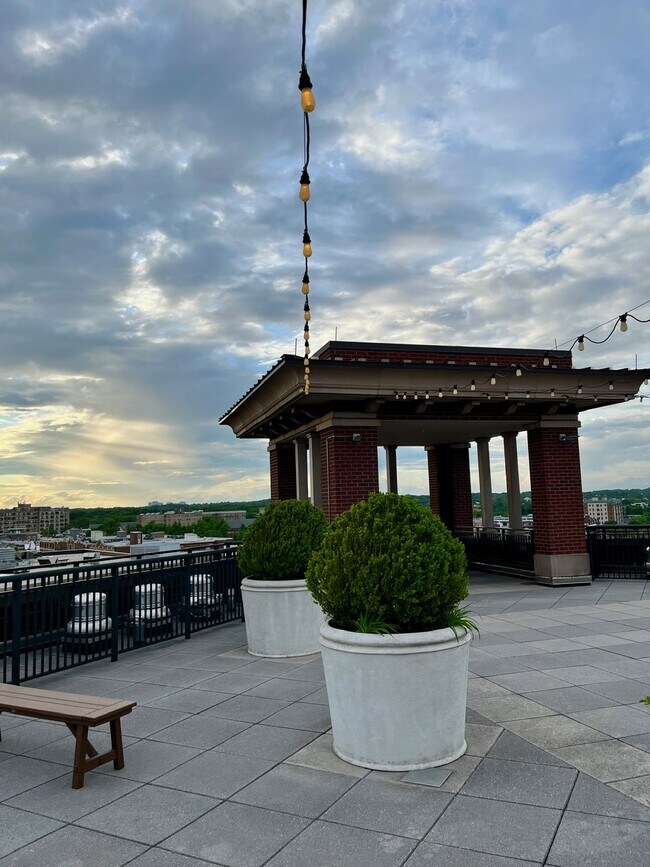 Building Photo - 1390 Kenyon St NW