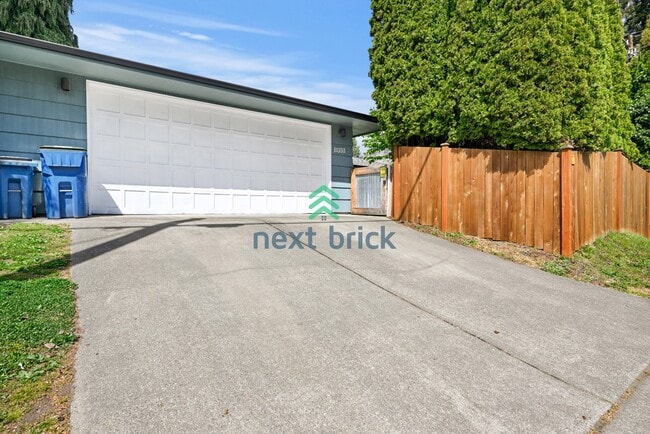 Building Photo - Charming 3-Bed, 2-Bath Remodeled Home in Prime Edmonds Location!