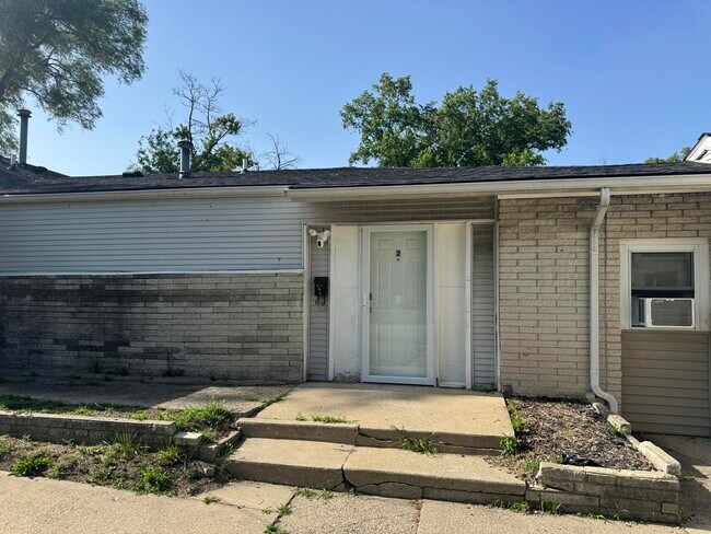 Building Photo - 677 Dorset Ave