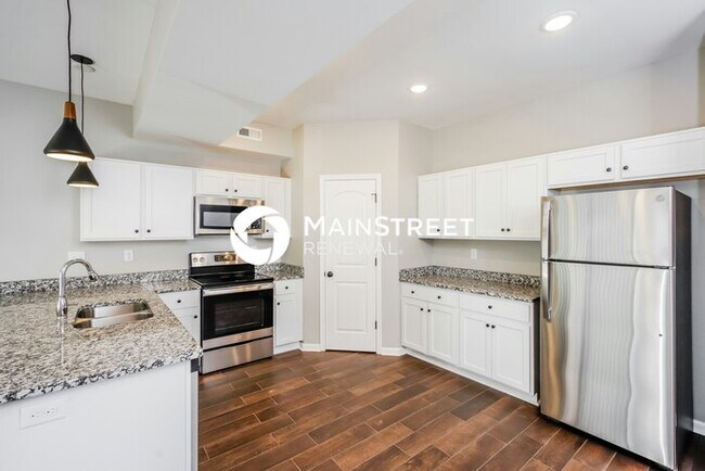 Building Photo - 3 Bedroom Pet-Friendly Home in Jeffersonville, IN with Main Street Renewal