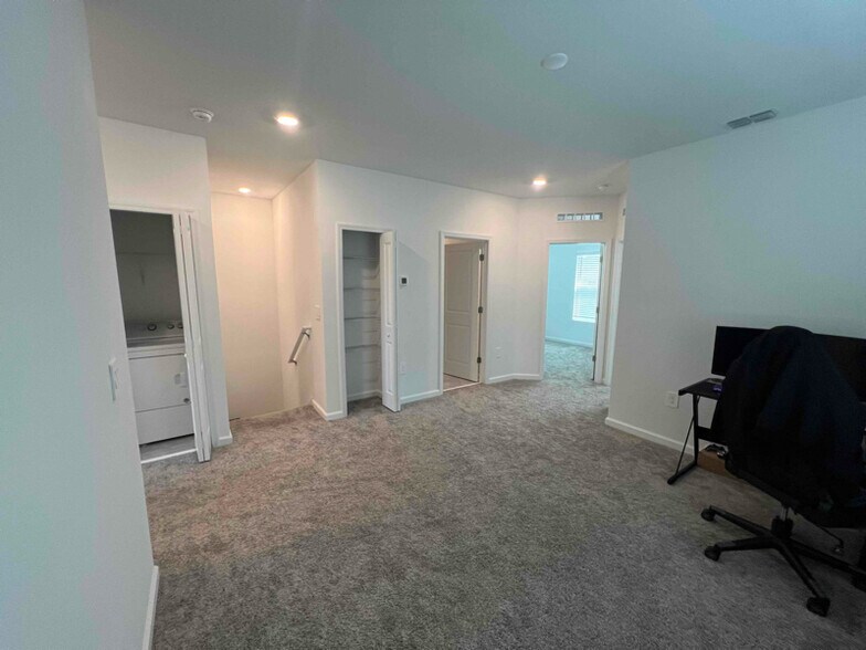 Building Photo - 3141 Laurent Lp