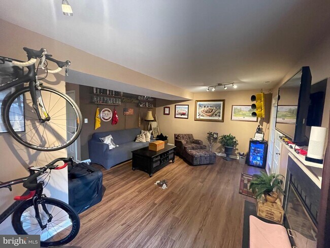 Building Photo - 43378 Livery Square