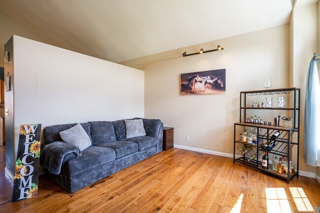 Building Photo - 5915 Pioneer Mesa Dr