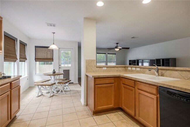 Building Photo - 433 Moorhen Cove