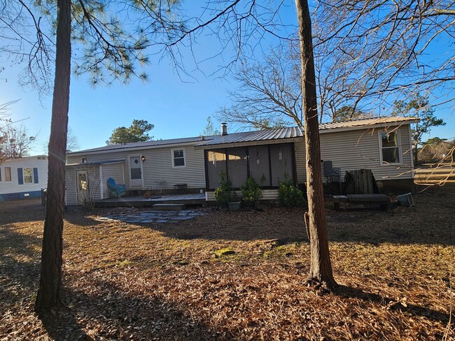 Building Photo - Updated 3 Bedroom, 2 bath home in Hampstea...