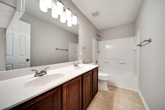 Building Photo - 1005 Gannett Rd