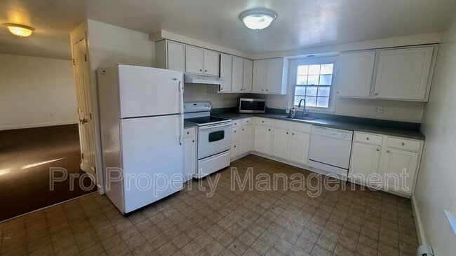 Building Photo - 133 Railroad St