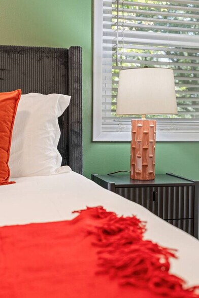 Building Photo - 1618 Cooper Lake Rd SE